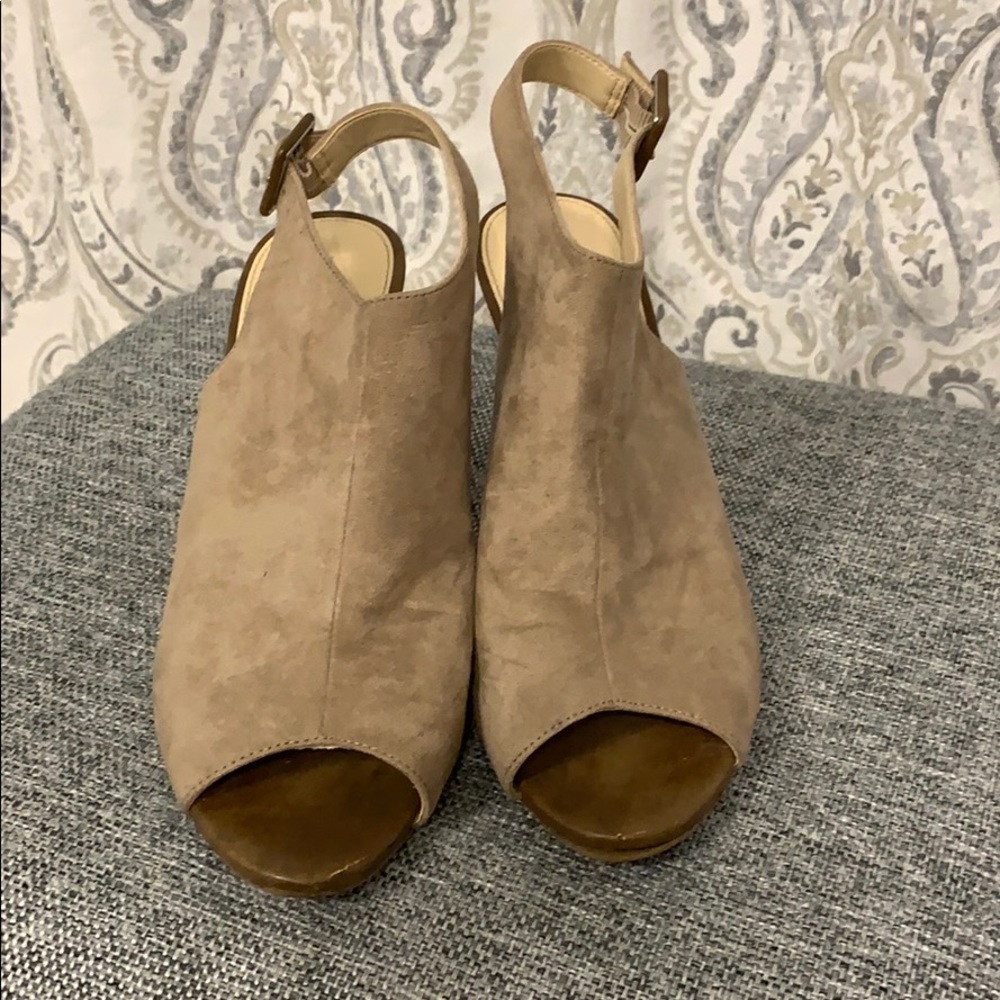 Kelly & Katie tan heels